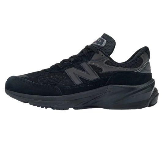 New Balance Made in USA 990v6 נעלי הליכה צבע שחור מלא