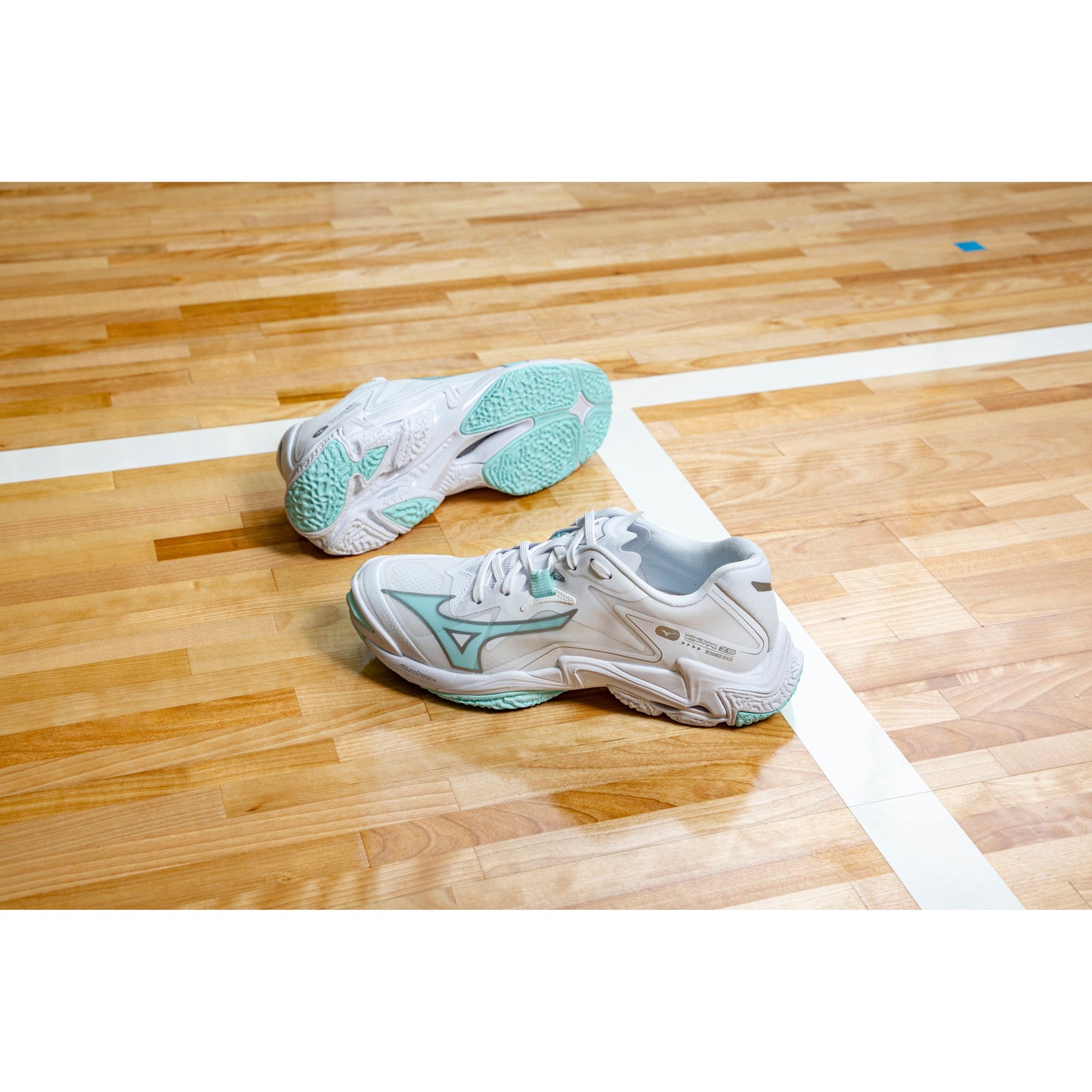 Mizuno Women's Wave Lightning Z8 נעלי כדורעף נשים מיזונו ווייב לייטנינג