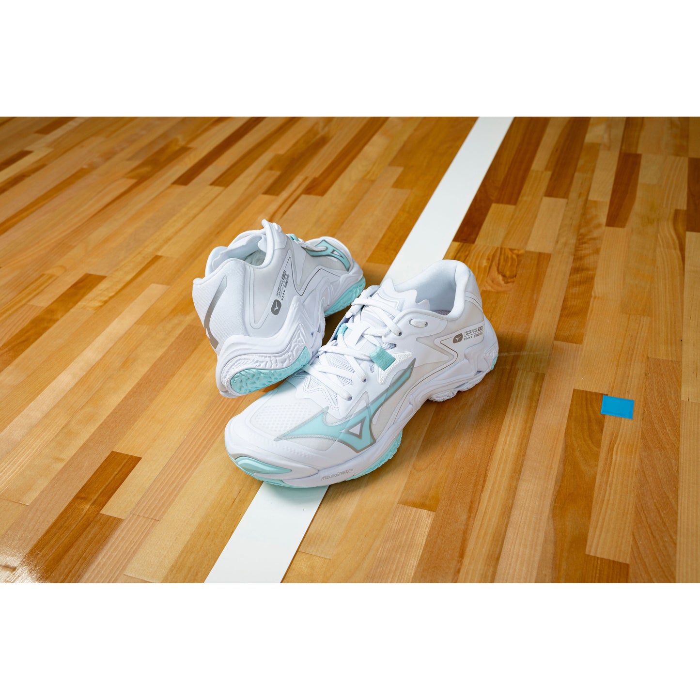 Mizuno Women's Wave Lightning Z8 נעלי כדורעף נשים מיזונו ווייב לייטנינג
