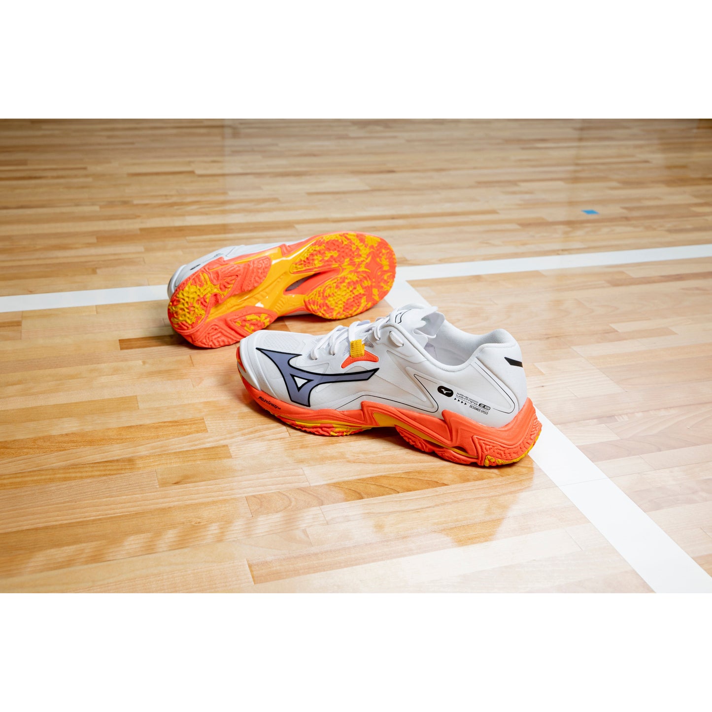 Mizuno Unisex Wave Lightning Z8 נעלי כדורעף גברים מיזונו ווייב לייטנינג