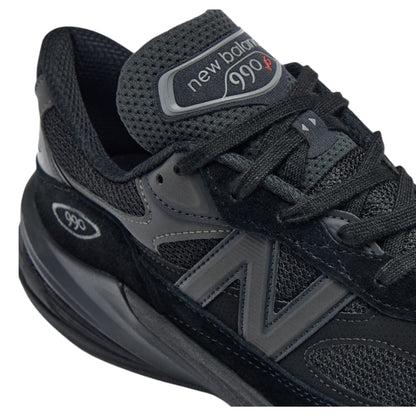 New Balance Made in USA 990v6 נעלי הליכה צבע שחור מלא
