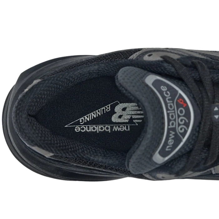 New Balance Made in USA 990v6 נעלי הליכה צבע שחור מלא